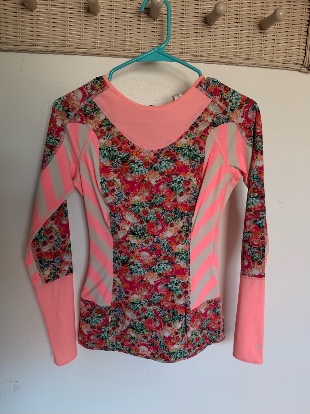 lululemon athletica Floral Neon Pink Long-Sleeve Performance Top rash guard sz 6